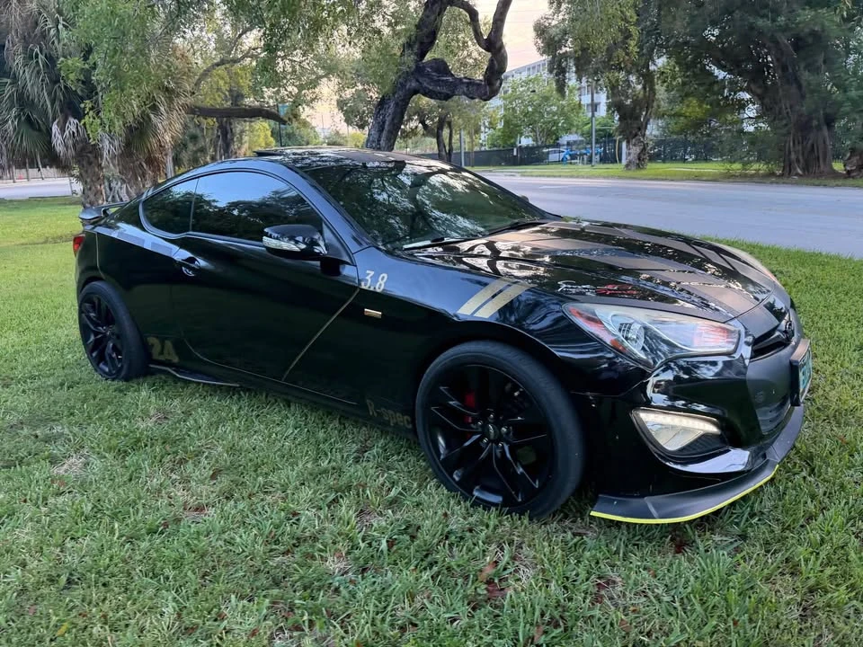 2015 Hyundai Genesis Coupe - Image 10 of 16