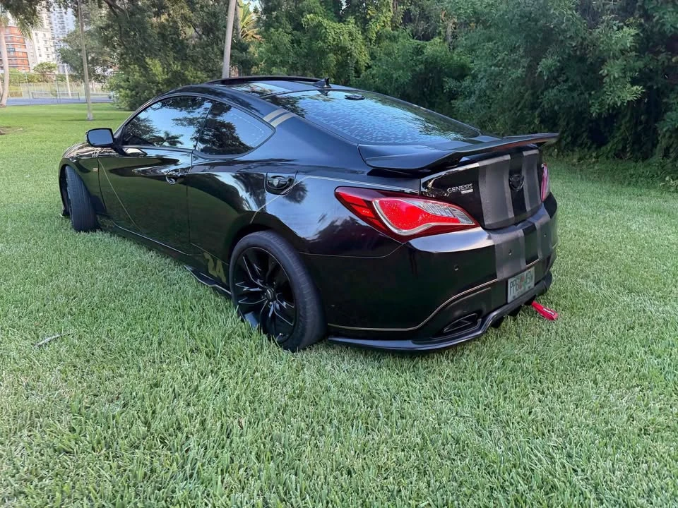 2015 Hyundai Genesis Coupe - Image 10 of 17