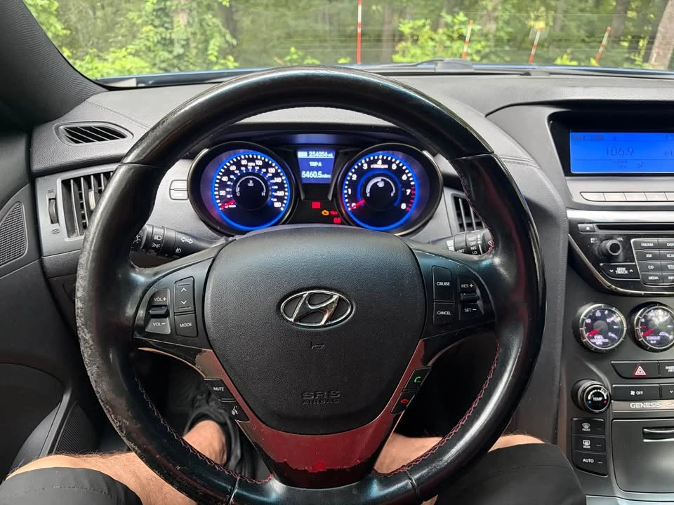 2015 Hyundai Genesis Coupe - Image 15 of 20