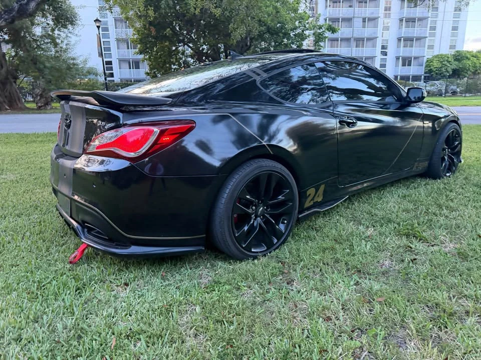 2015 Hyundai Genesis Coupe - Image 16 of 17