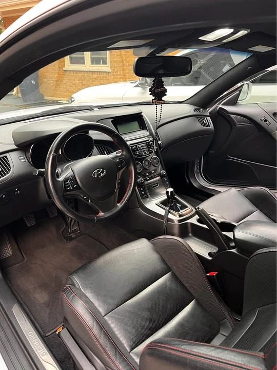 2015 Hyundai Genesis Coupe - Image 7 of 10