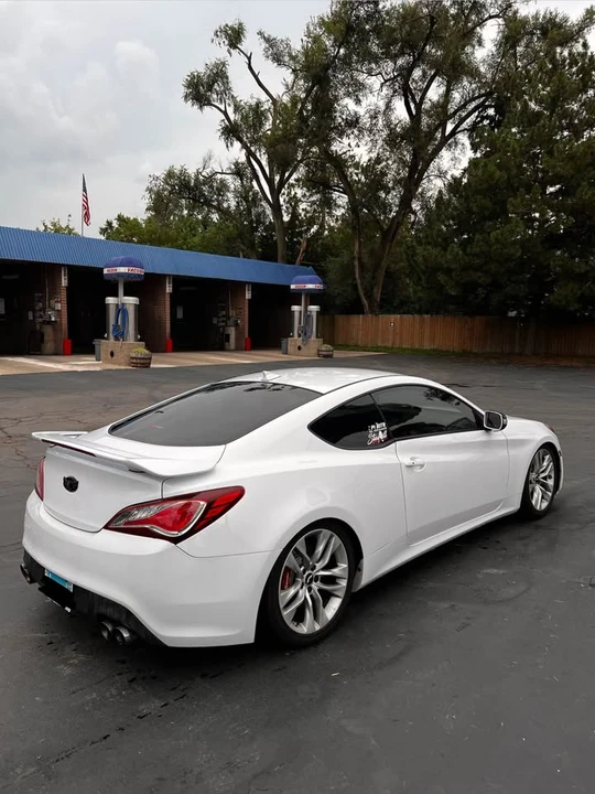 2015 Hyundai Genesis Coupe - Image 5 of 10