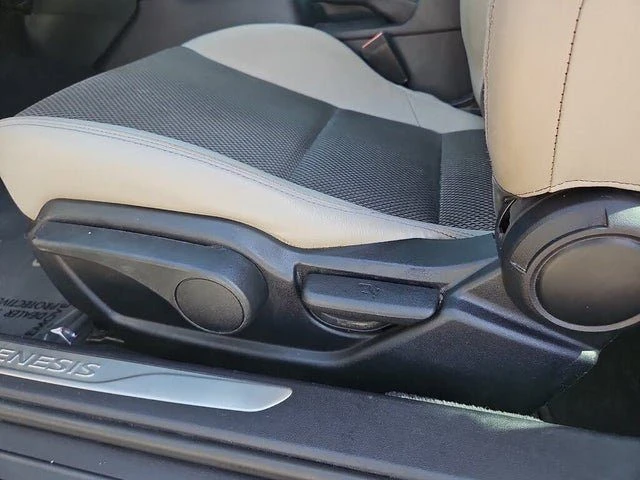 2015 Hyundai Genesis Coupe - Image 18 of 20