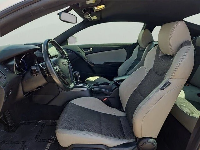 2015 Hyundai Genesis Coupe - Image 17 of 20