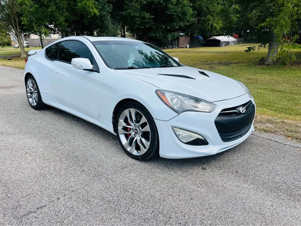 2015 Hyundai Genesis Coupe - Image 2 of 15