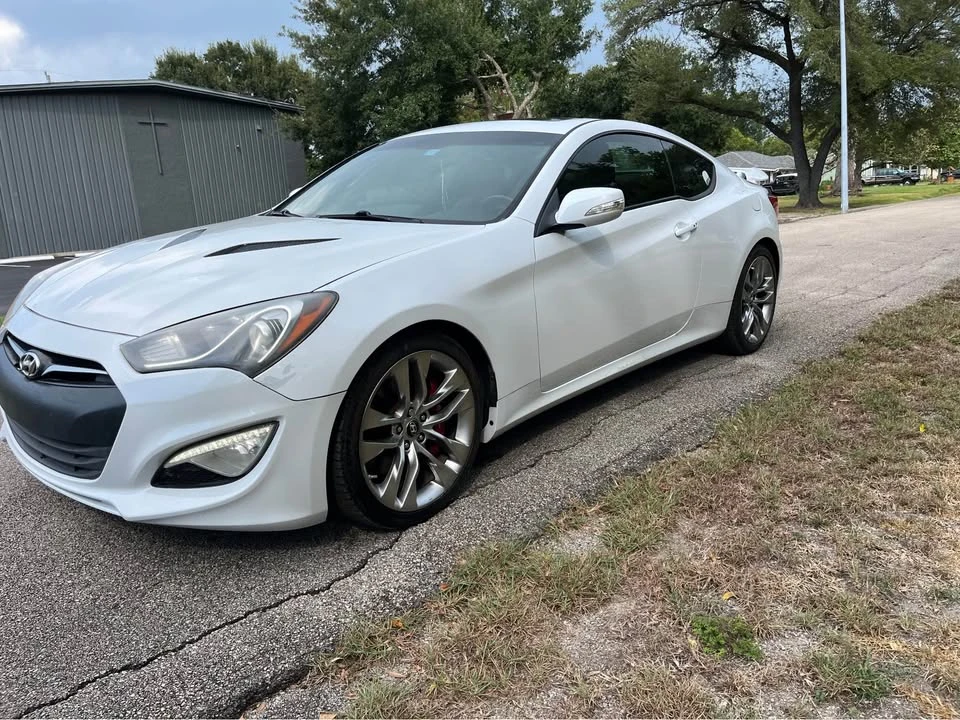 2015 Hyundai Genesis Coupe - Image 10 of 15