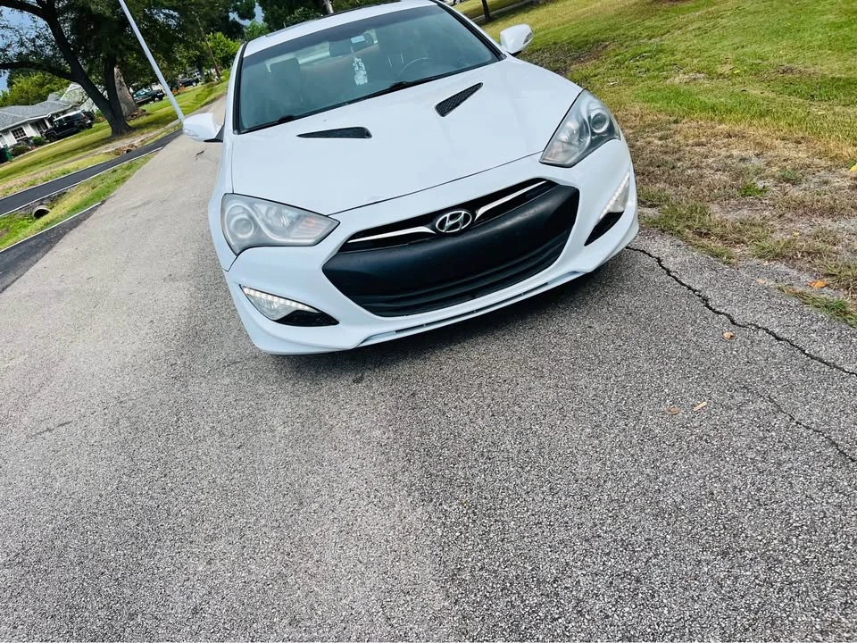 2015 Hyundai Genesis Coupe - Image 14 of 15