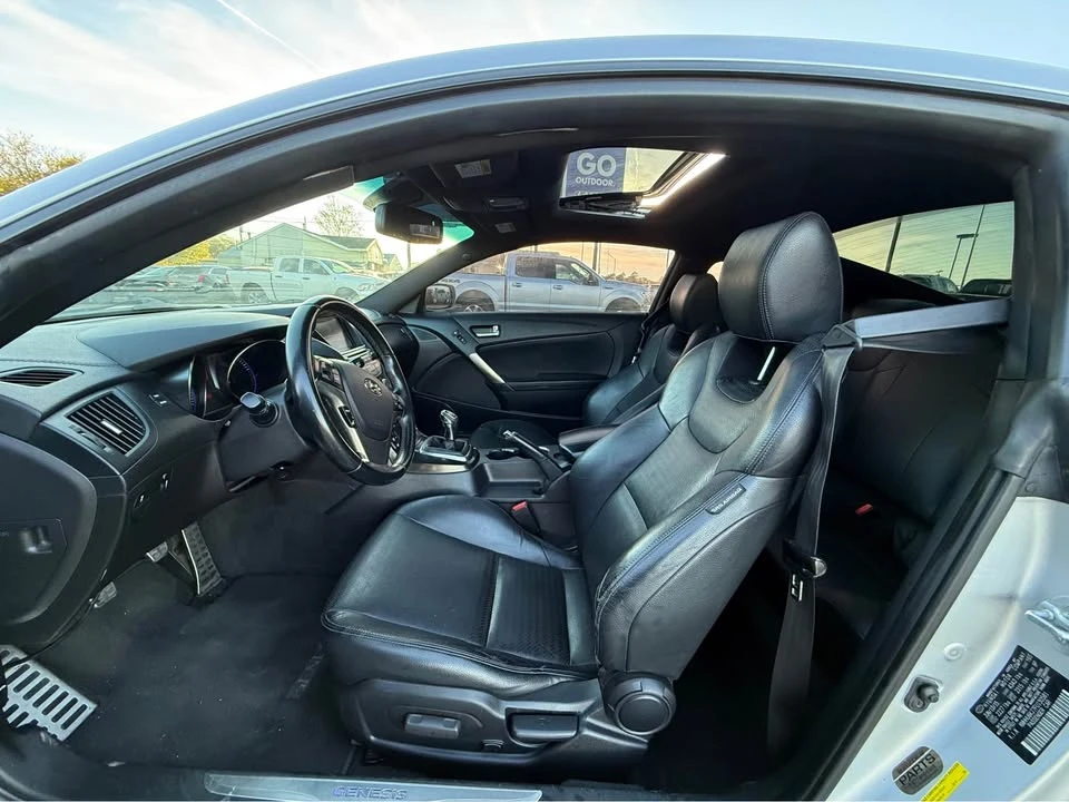 2015 Hyundai Genesis Coupe - Image 11 of 20