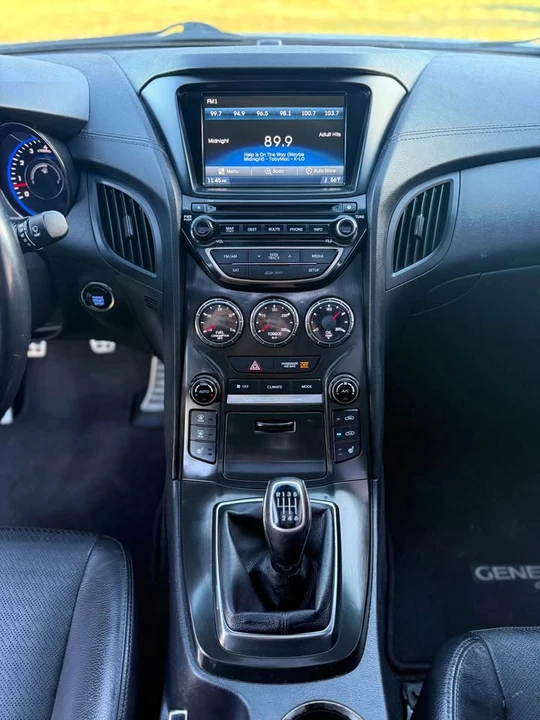 2015 Hyundai Genesis Coupe - Image 17 of 20