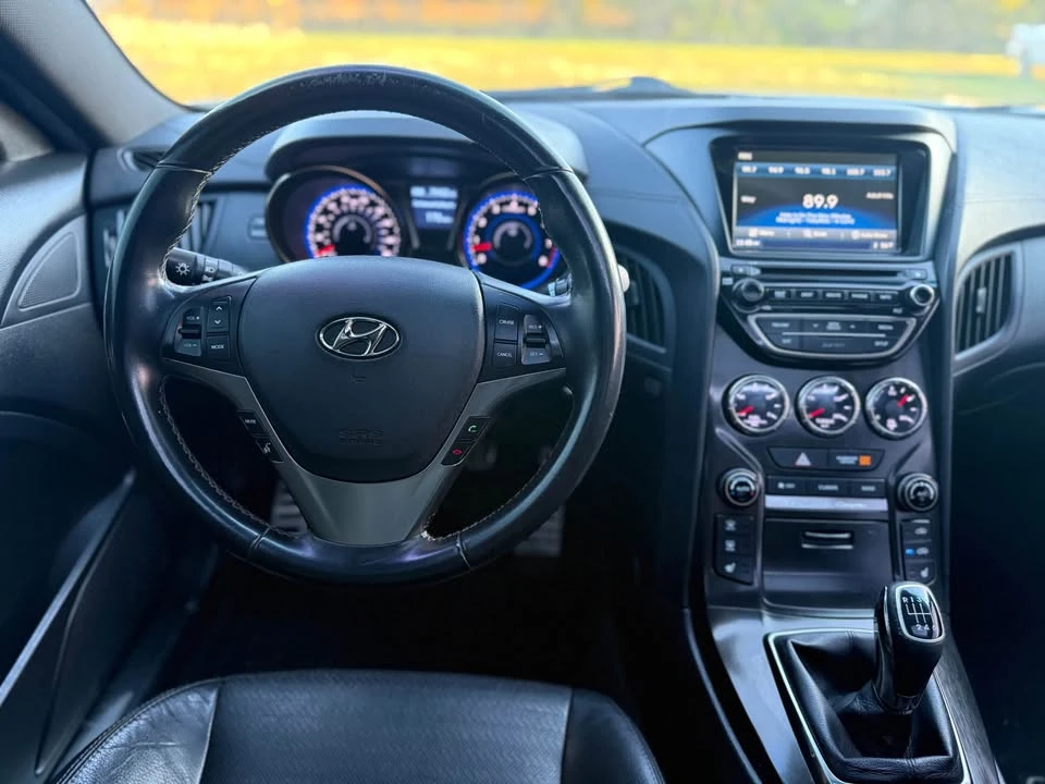 2015 Hyundai Genesis Coupe - Image 15 of 20
