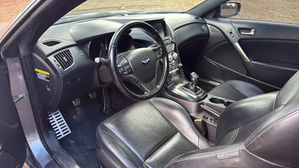2015 Hyundai Genesis Coupe - Image 9 of 10