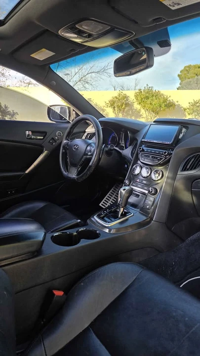 2015 Hyundai Genesis Coupe - Image 10 of 15