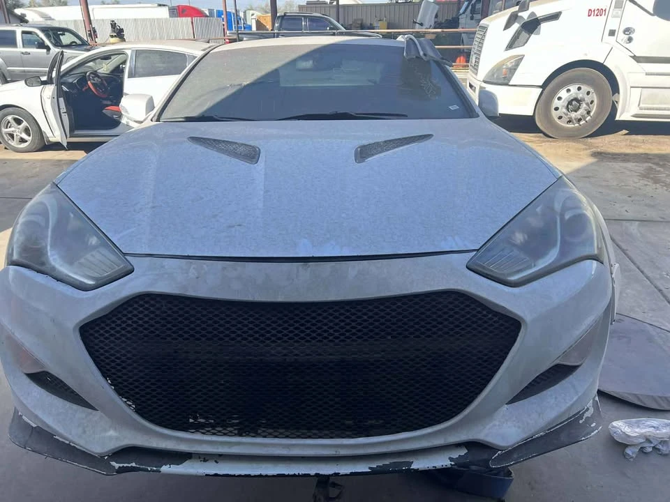 2015 Hyundai Genesis Coupe - Image 2 of 12