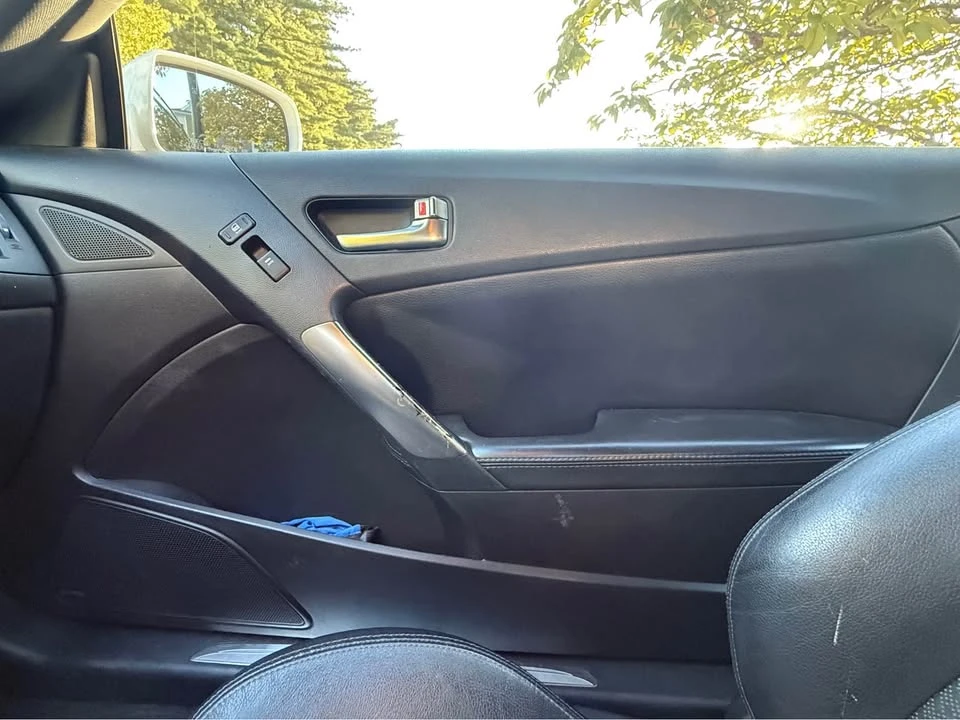 2015 Hyundai Genesis Coupe - Image 8 of 9