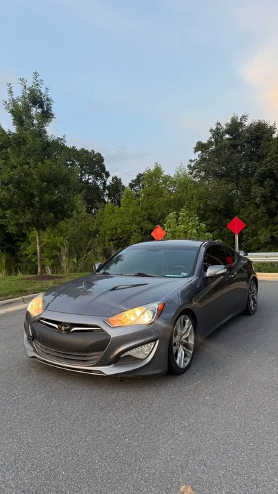 2015 Hyundai Genesis Coupe - Image 2 of 12
