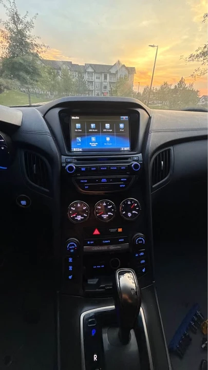 2015 Hyundai Genesis Coupe - Image 10 of 12