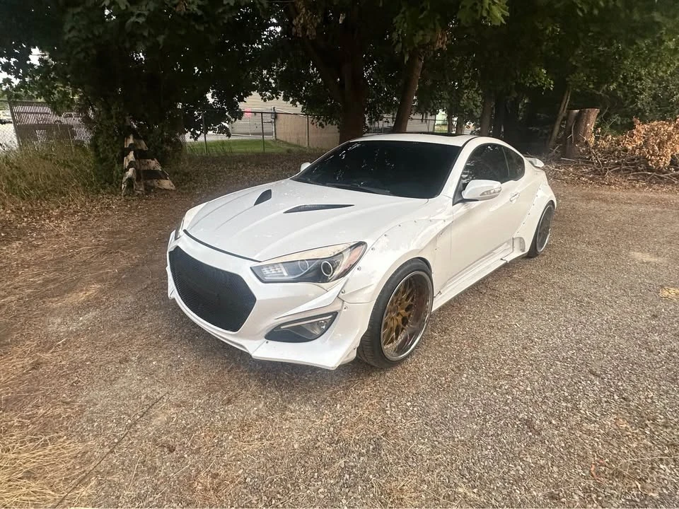 2015 Hyundai Genesis Coupe - Image 2 of 16