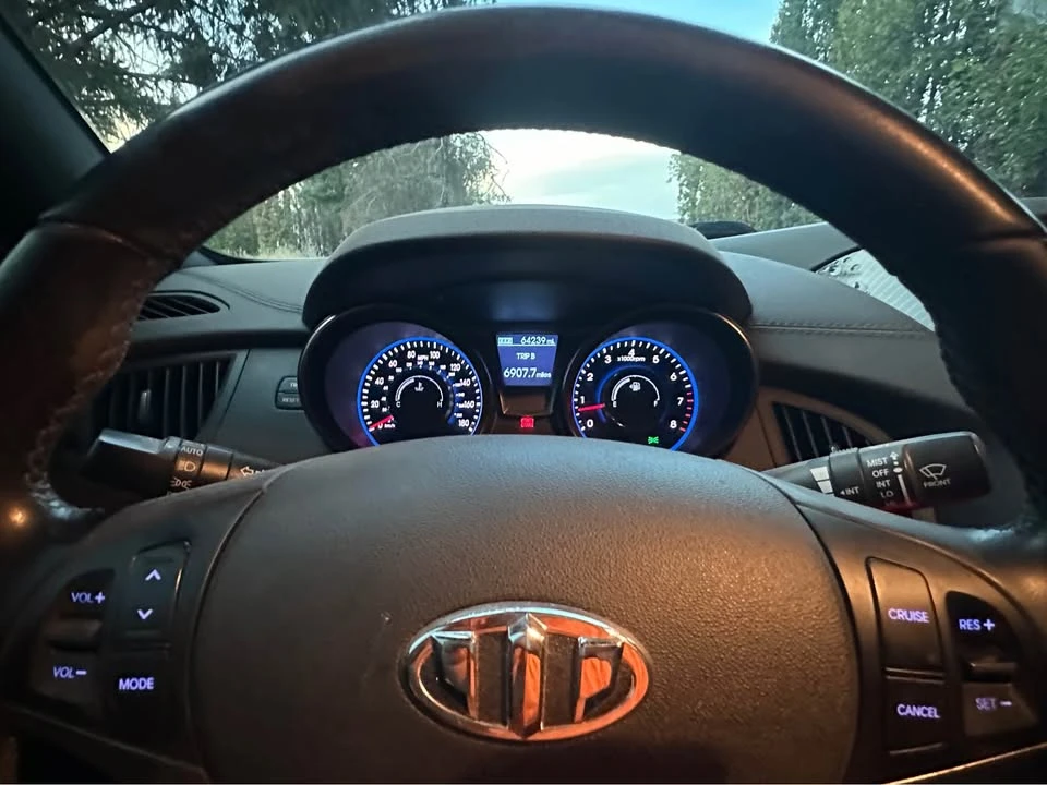 2015 Hyundai Genesis Coupe - Image 11 of 16