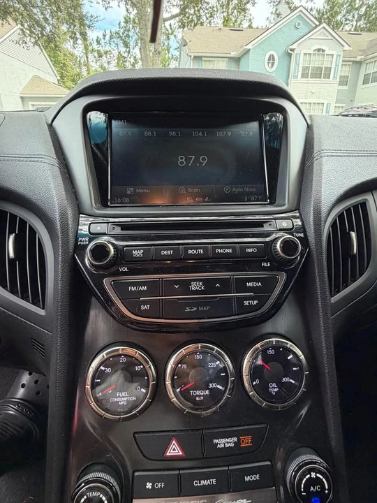 2015 Hyundai Genesis Coupe - Image 18 of 20