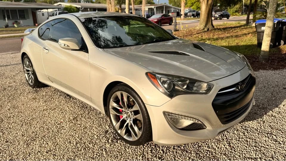 2015 Hyundai Genesis Coupe - Image 8 of 13