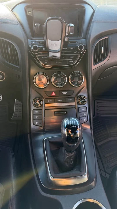 2015 Hyundai Genesis Coupe - Image 8 of 16