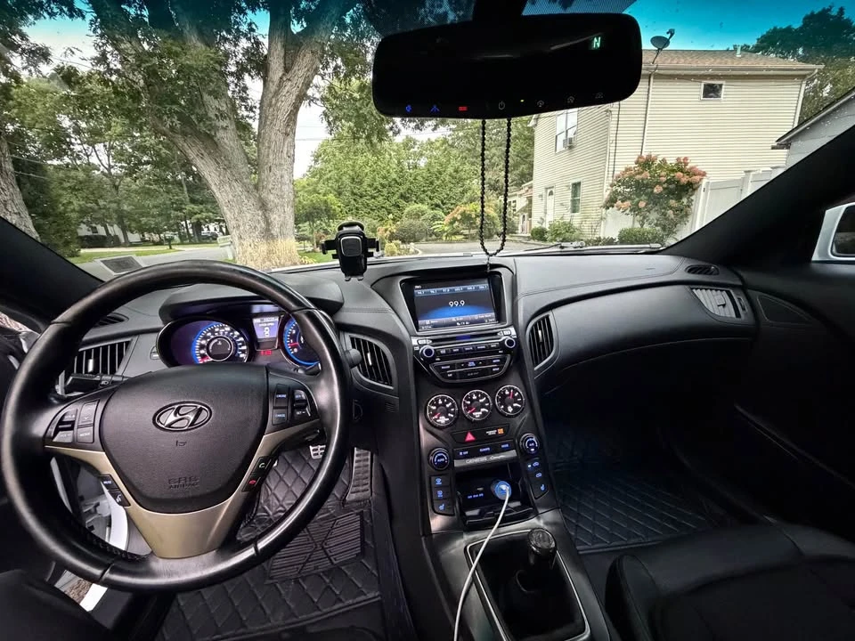2015 Hyundai Genesis Coupe - Image 5 of 10