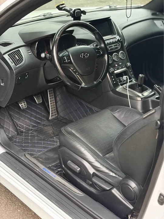 2015 Hyundai Genesis Coupe - Image 8 of 10