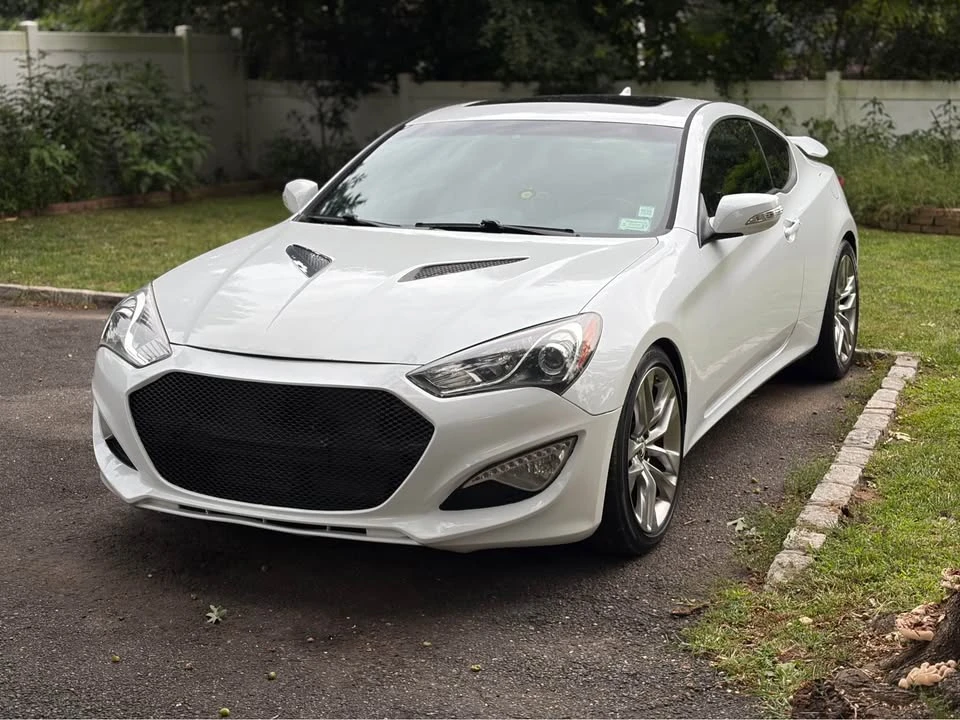 2015 Hyundai Genesis Coupe - Image 2 of 10