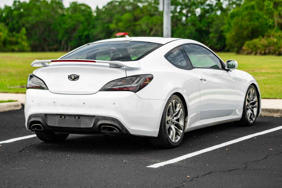 2015 Hyundai Genesis Coupe - Image 23 of 31