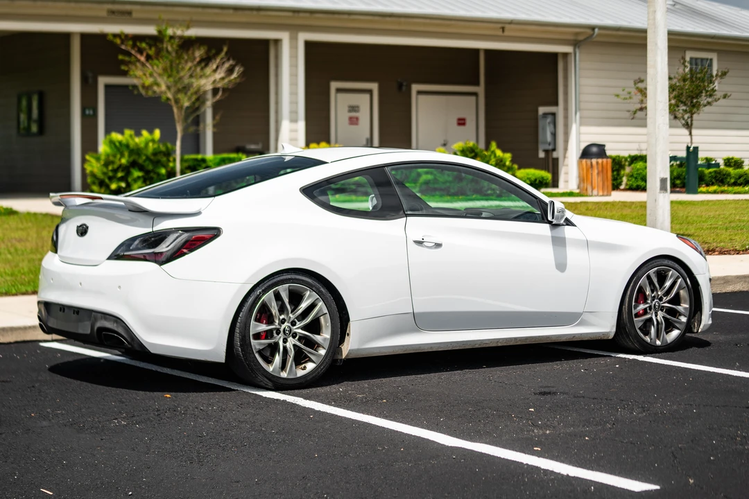 2015 Hyundai Genesis Coupe - Image 26 of 31