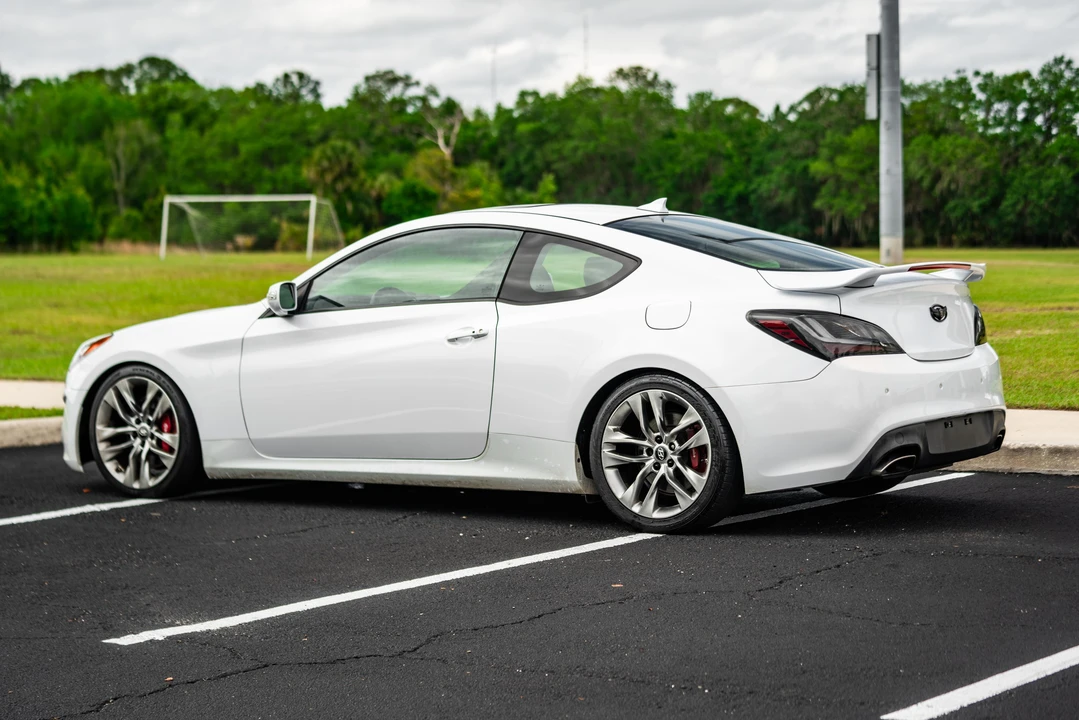 2015 Hyundai Genesis Coupe - Image 14 of 31