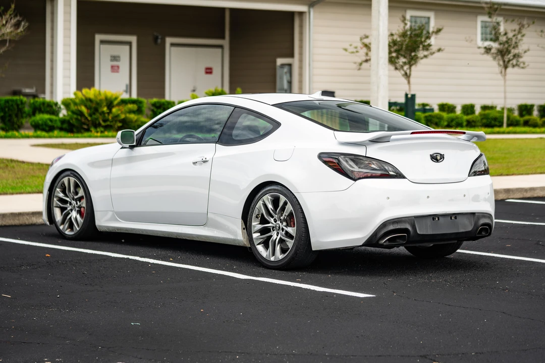 2015 Hyundai Genesis Coupe - Image 16 of 31