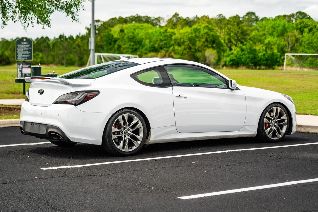 2015 Hyundai Genesis Coupe - Image 25 of 31