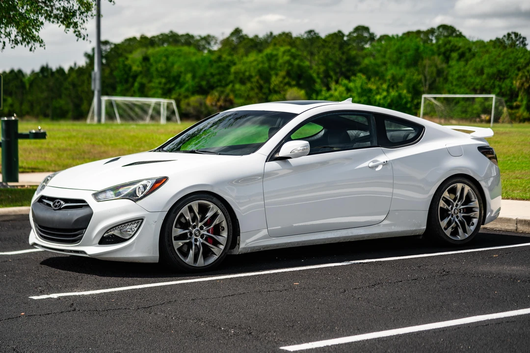 2015 Hyundai Genesis Coupe - Image 11 of 31