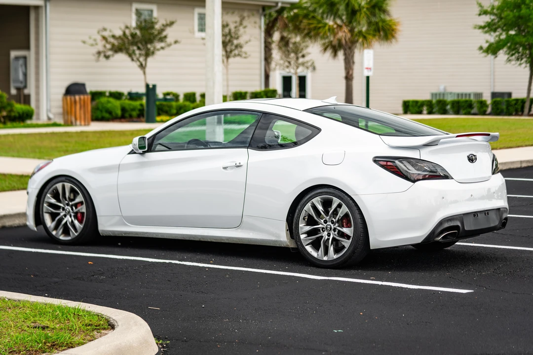 2015 Hyundai Genesis Coupe - Image 15 of 31