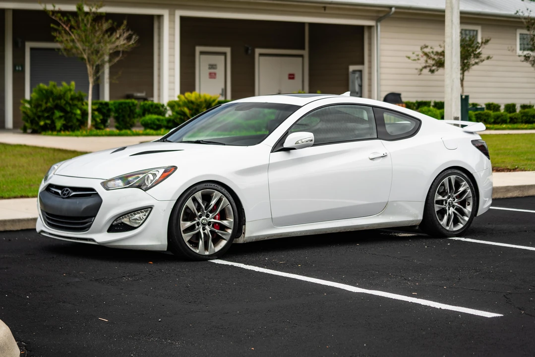 2015 Hyundai Genesis Coupe - Image 10 of 31