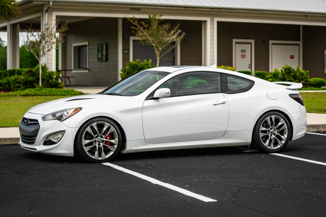 2015 Hyundai Genesis Coupe - Image 12 of 31