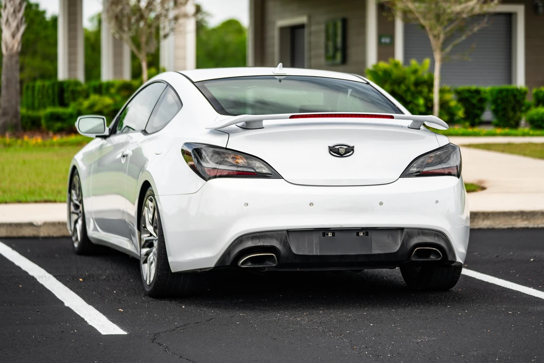 2015 Hyundai Genesis Coupe - Image 20 of 31