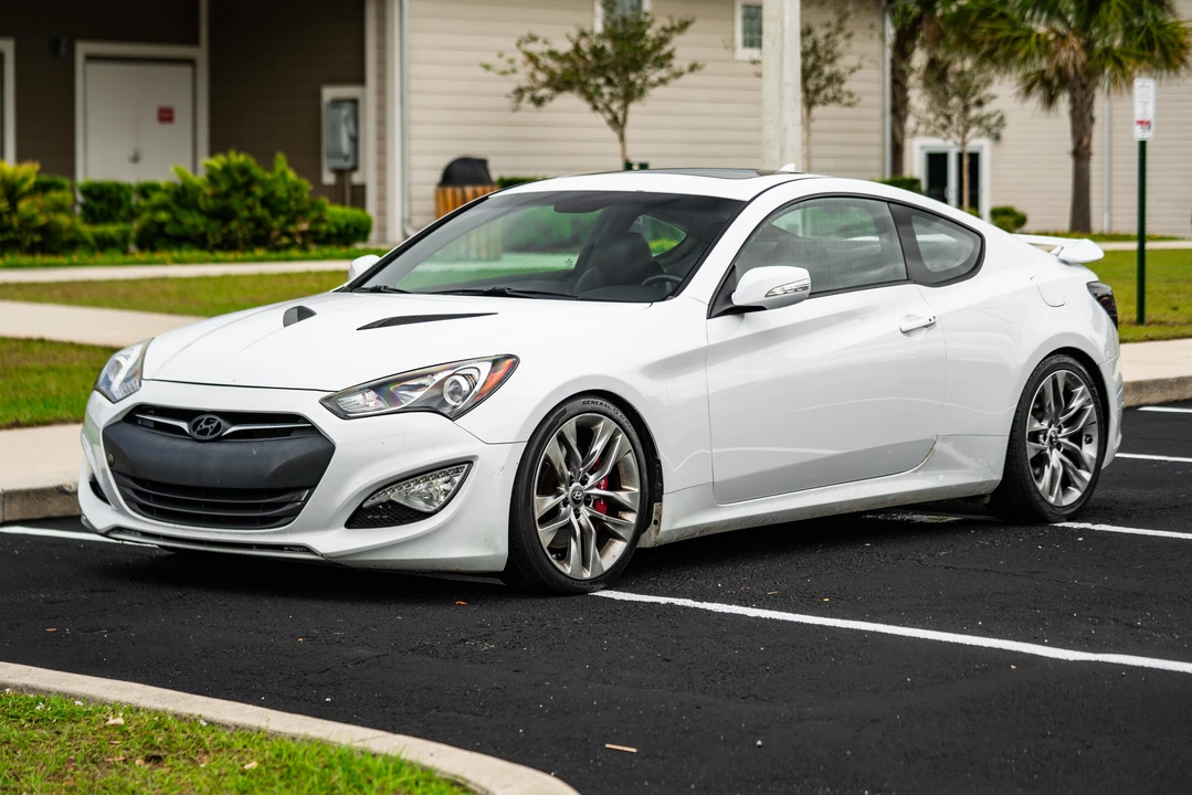 2015 Hyundai Genesis Coupe - Image 8 of 31