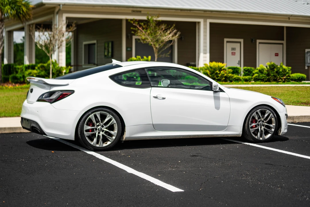 2015 Hyundai Genesis Coupe - Image 27 of 31