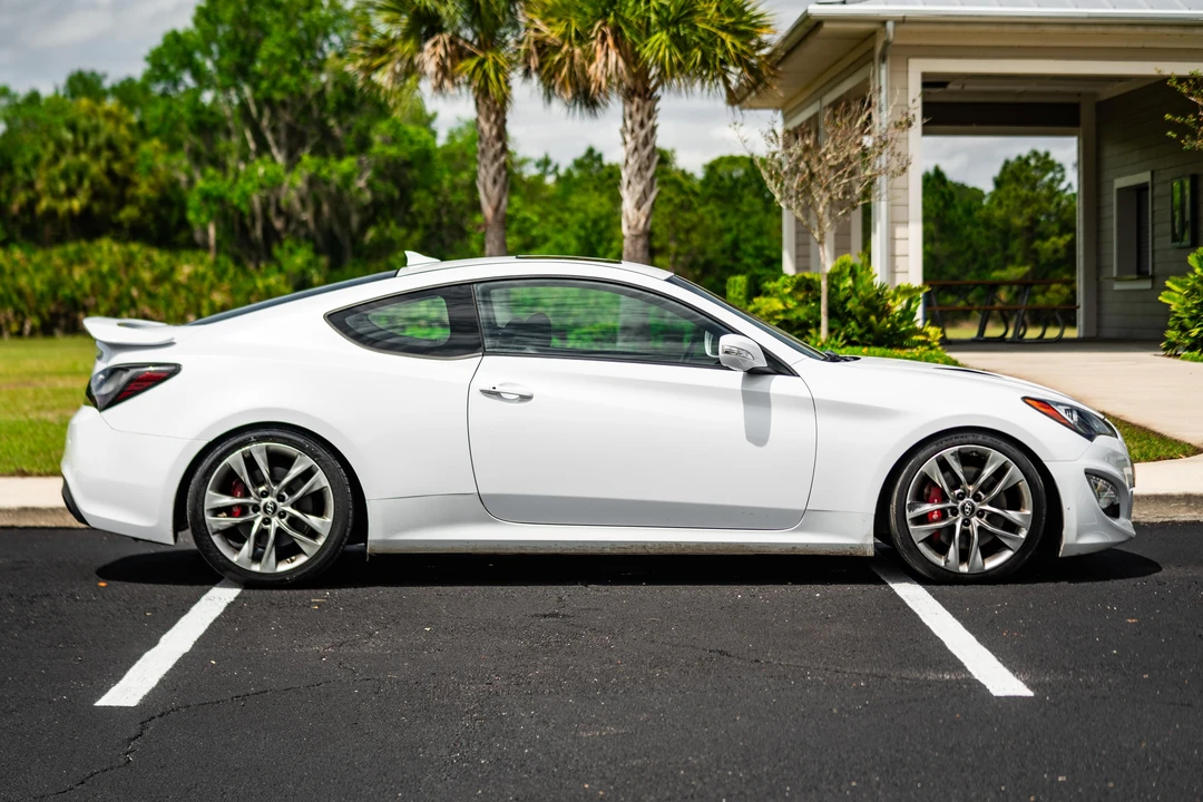 2015 Hyundai Genesis Coupe - Image 28 of 31