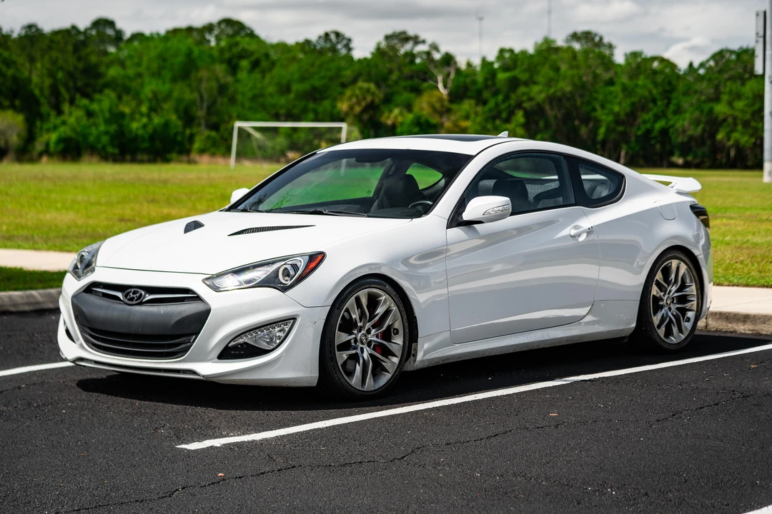 2015 Hyundai Genesis Coupe - Image 9 of 31