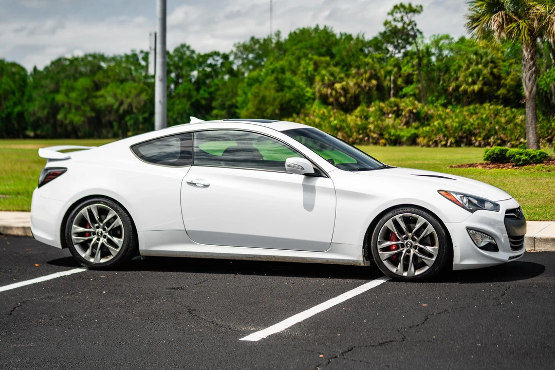 2015 Hyundai Genesis Coupe - Image 29 of 31