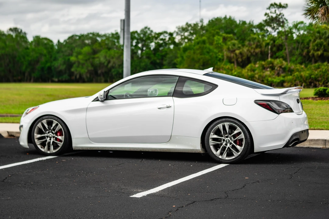 2015 Hyundai Genesis Coupe - Image 13 of 31