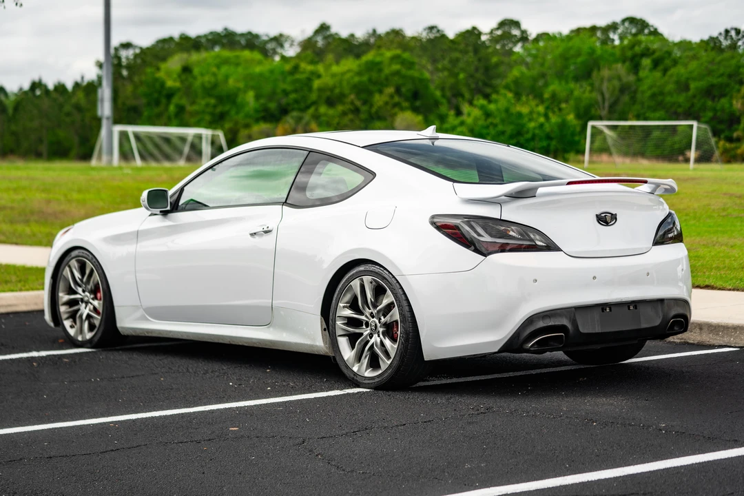2015 Hyundai Genesis Coupe - Image 17 of 31