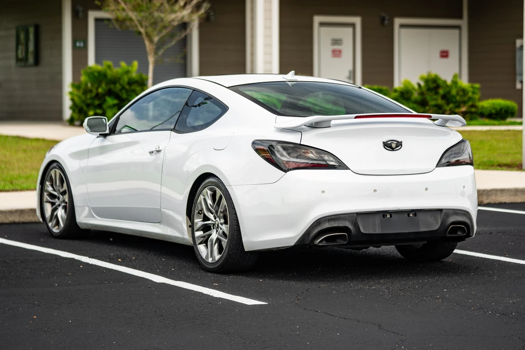 2015 Hyundai Genesis Coupe - Image 18 of 31