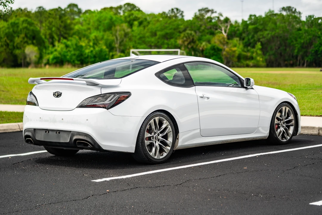 2015 Hyundai Genesis Coupe - Image 24 of 31