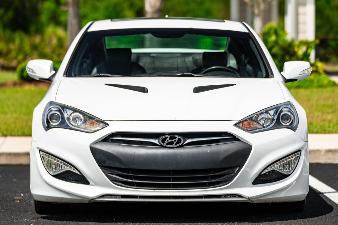 2015 Hyundai Genesis Coupe - Image 2 of 31