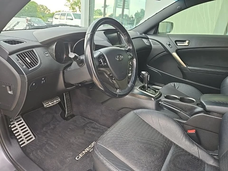 2015 Hyundai Genesis Coupe - Image 10 of 17