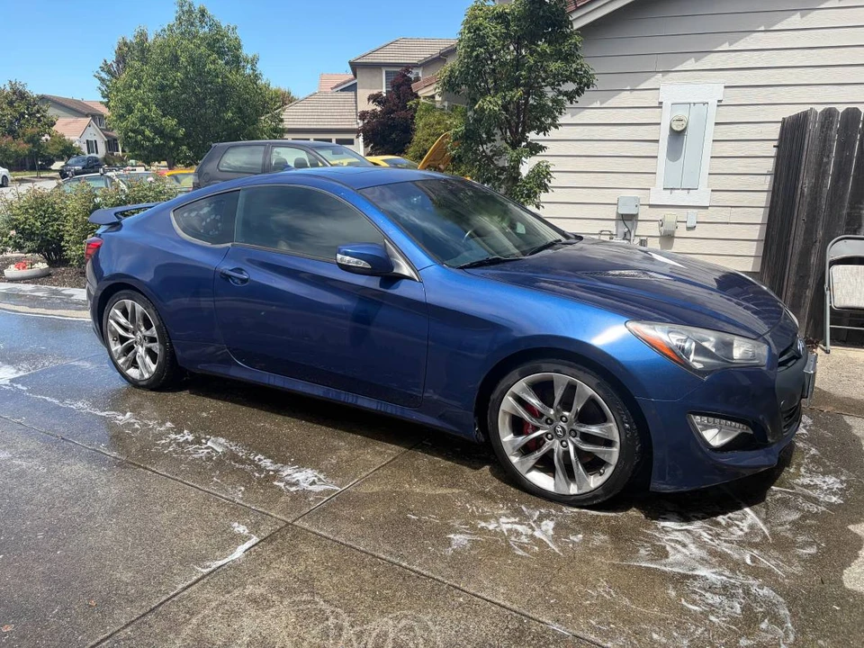 2015 Hyundai Genesis Coupe - Image 2 of 15